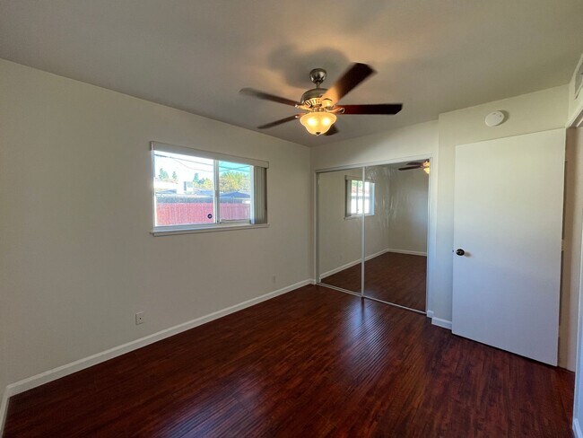 Building Photo - MOVE IN READY 3+2 home in Northridge w/RV access, appliances included + central HVAC!