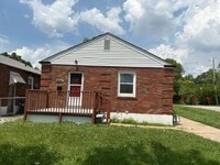Building Photo - Beautifully rehabbed bungalow in Universit...