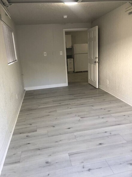 Building Photo - 830 Rose Ave