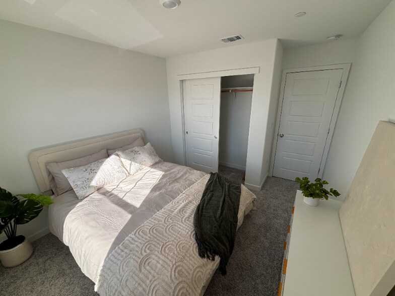 Building Photo - 1069 Lost Creek Ranch Dr