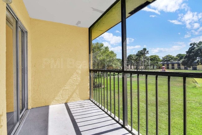 Building Photo - 414 Meadows Cir