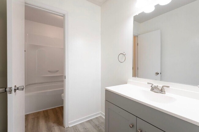 Building Photo - 15249 Broadwater Cir