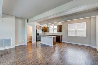 Building Photo - Rooftops - Unit 08