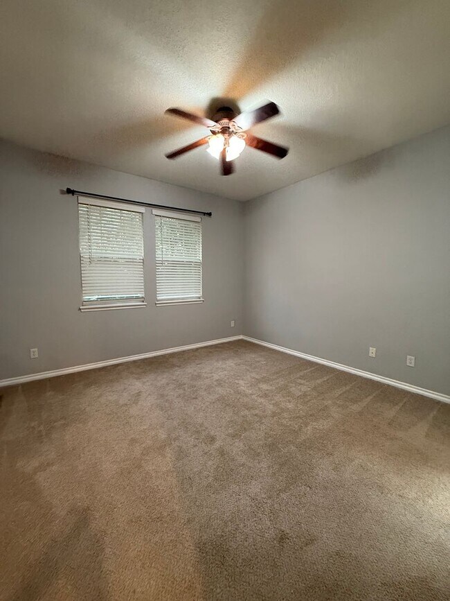 Building Photo - Bright and Modern 3-Bed, 2.5-Bath Townhous...