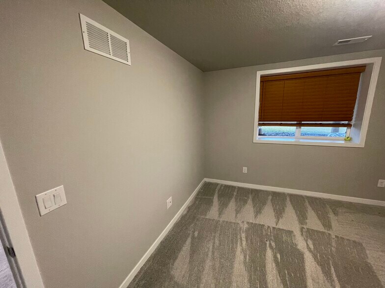 Building Photo - 610 NE 57th St