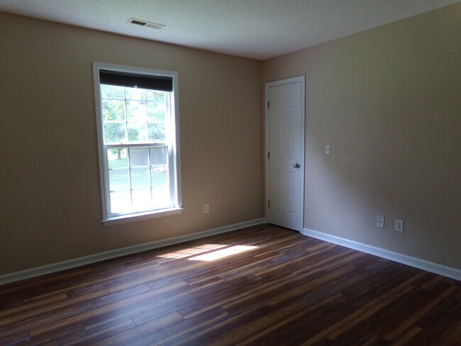 Building Photo - 421 Nordhoff St