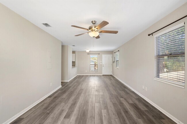 Building Photo - 207 9th St