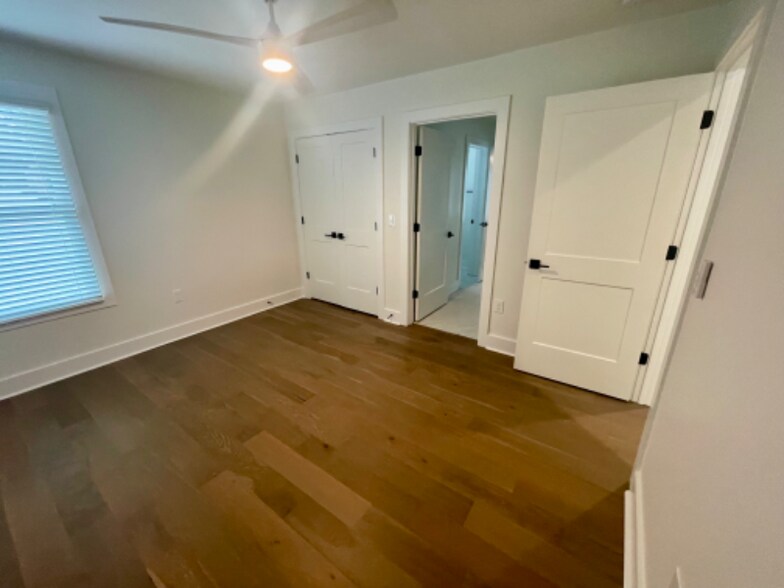 Building Photo - 2826 Bronte Ave