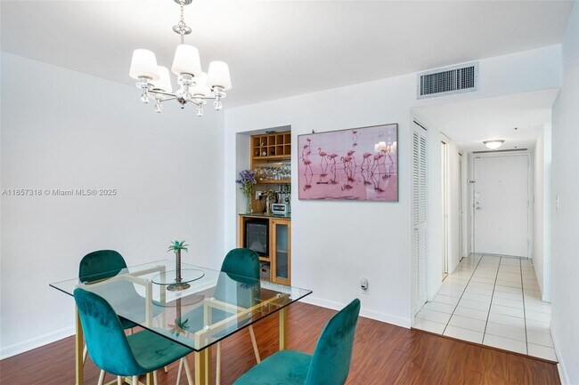 Building Photo - 1717 N Bayshore Dr