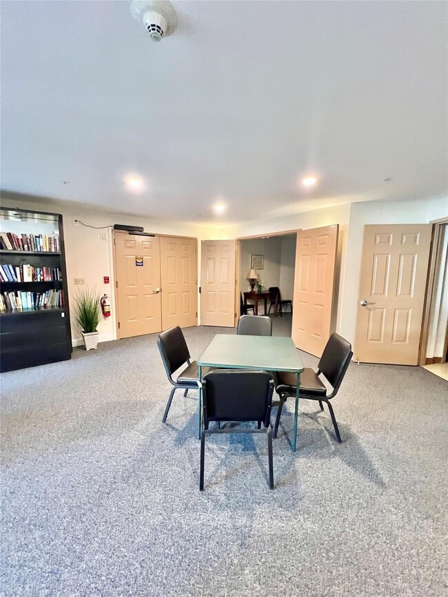 Building Photo - 309 Sutton Dr