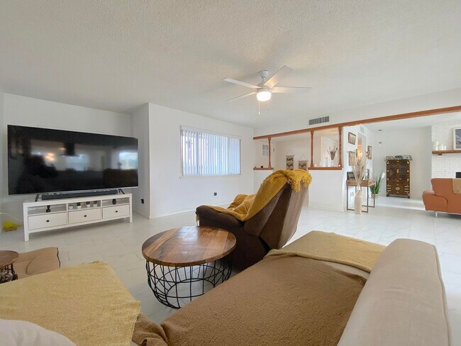 Building Photo - 4720 Blossom Ave