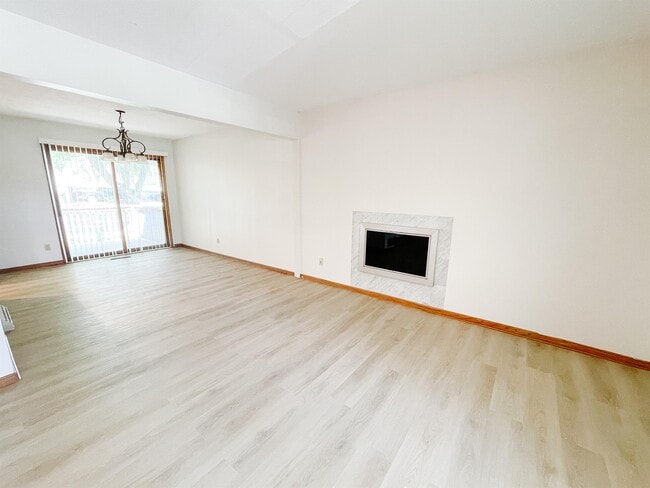 Building Photo - 1172 Highview Dr