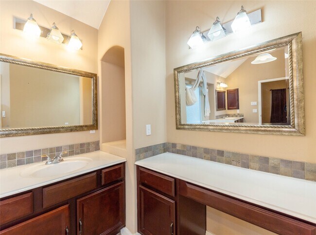 Building Photo - 2201 Signal Hill Dr