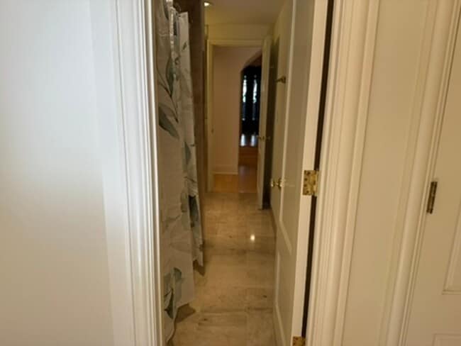 Building Photo - Epic REA- Serene 2 BR/1 BA Flat w/Private Deck & Yard in Lone Mountain