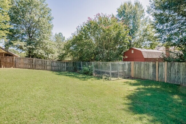 Building Photo - 429 Spruce Glen Dr