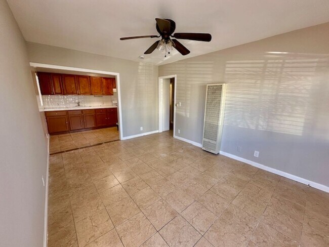 Building Photo - Oxnard ( M )