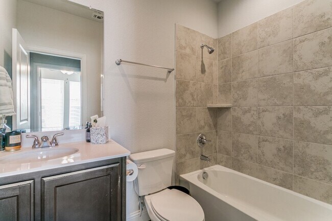 Building Photo - 5528 Kilmer Dr