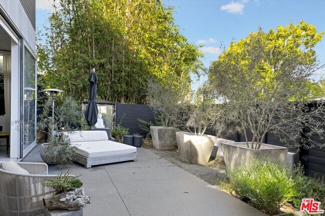 Building Photo - 2425 Clement Ave