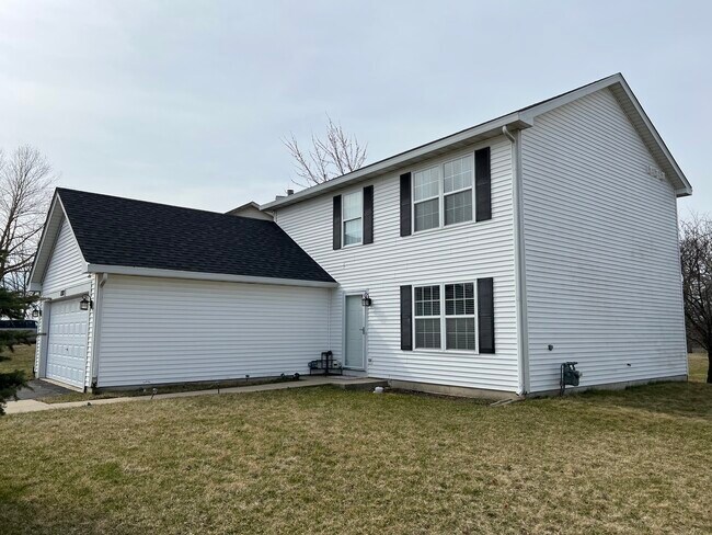 Building Photo - 1327 Fox Chase Dr