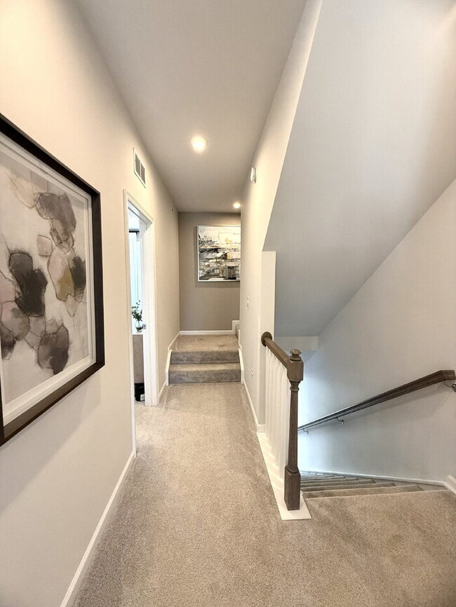 Building Photo - Modern 3-Bedroom Bethany Model Condo in Co...