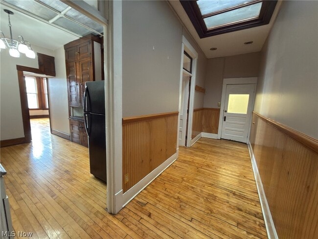 Building Photo - 153 S Main St