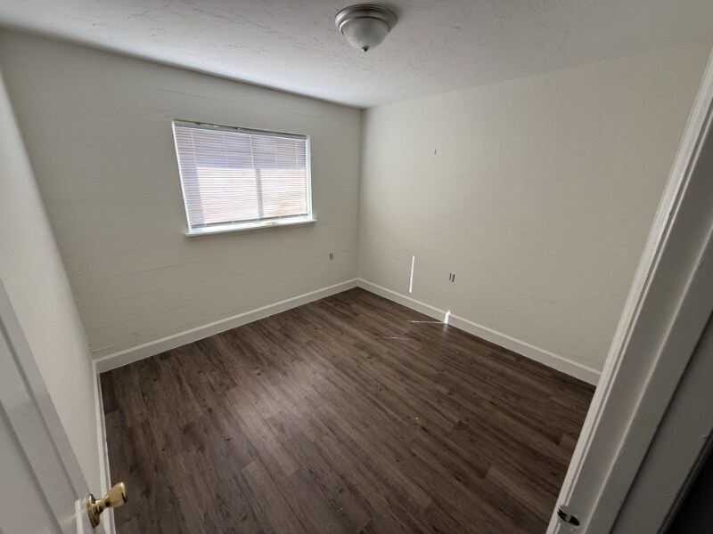 Building Photo - 508 9th Ave E