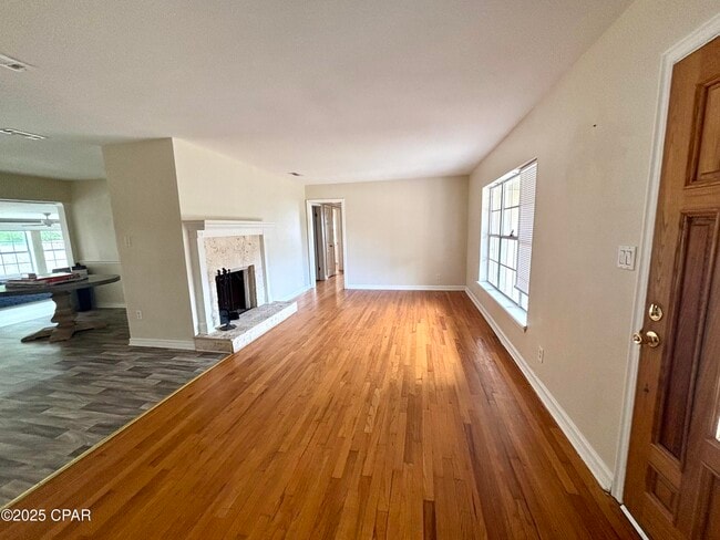 Building Photo - 1206 Buena Vista Blvd