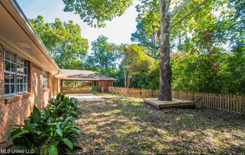 Building Photo - 102 Friars Cove