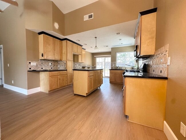 Building Photo - Beautifully Updated Home in Citrus Heights!