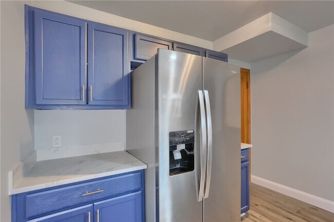 Building Photo - 740 Pershing St