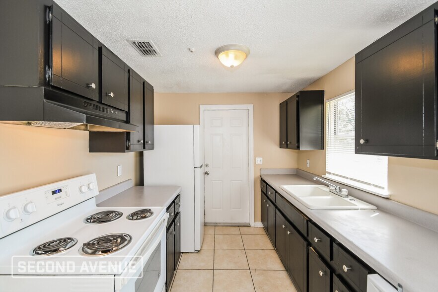 Building Photo - 10966 Whitly Ct