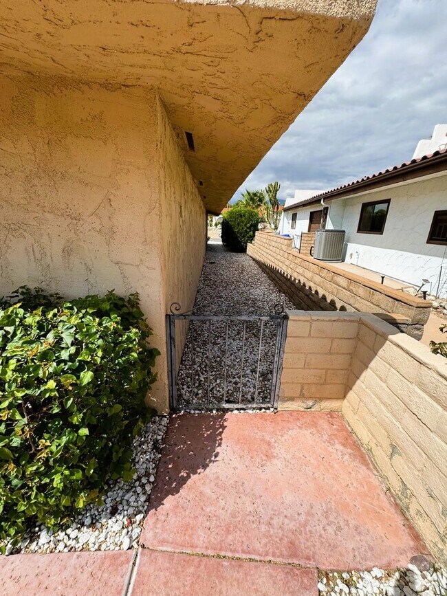 Building Photo - MLCC 3 Bedroom 2 Bath