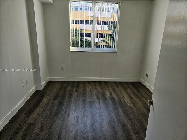 Building Photo - 2775 NE 187th St