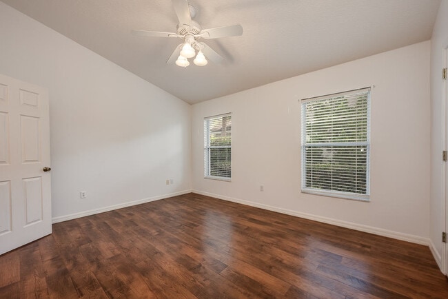 Building Photo - 39900 Bayview Dr