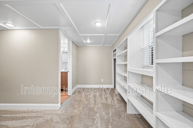 Building Photo - 7020 Bonnamere Dr