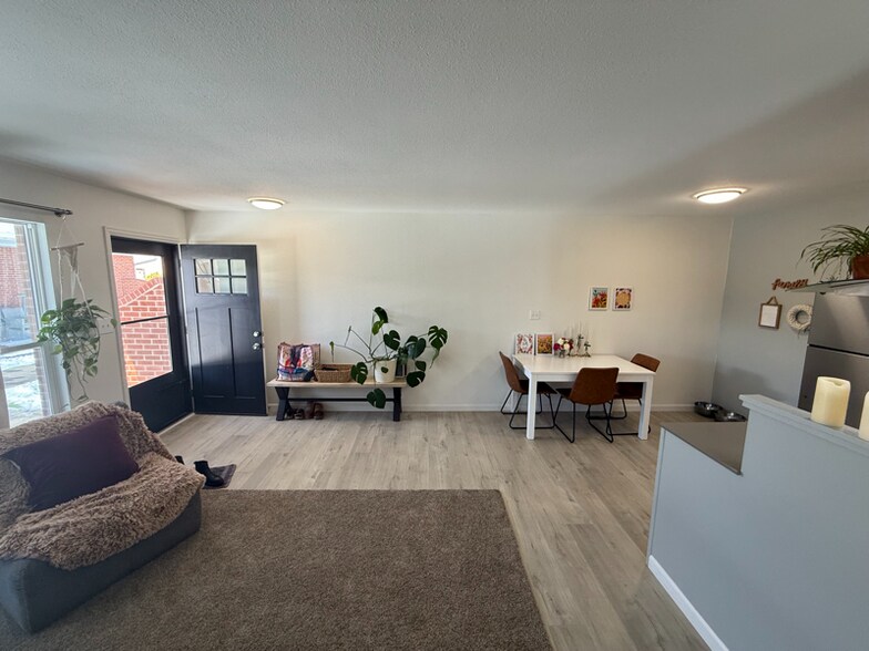 Building Photo - 1746 Azalea Dr