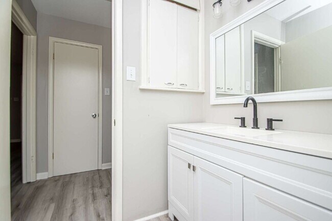 Building Photo - Charming 2-Bedroom Home in North Little Rock