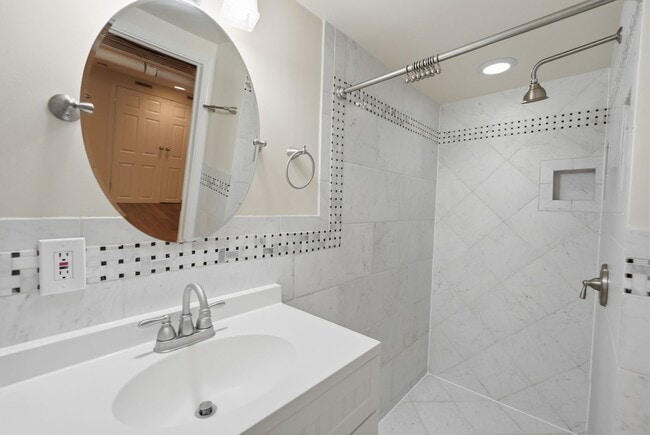 Building Photo - Glover Park Townhome | 4 Bed | 3.5 Bath | 2,500 Sf | Large Front Porch & Fenced-In Backyard w/ Deck