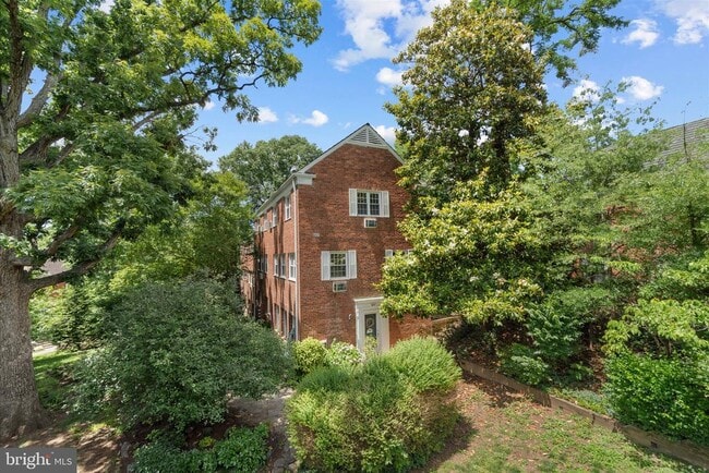 Building Photo - 3226 Gunston Rd