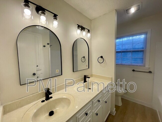 Building Photo - 300 Quincannon Rd