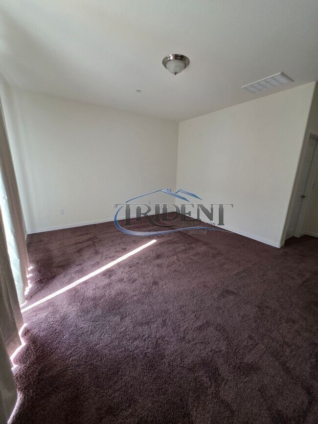 Building Photo - 2062 River Rock Dr