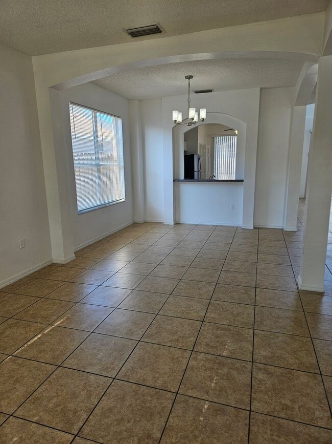 Building Photo - Kissimmee Pool Home with 7 bedrooms!