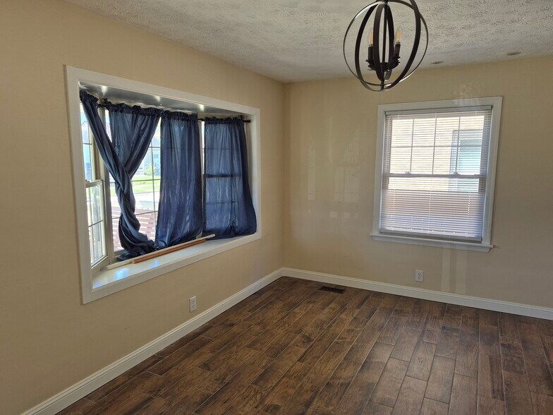 Building Photo - 2827 S 10th St