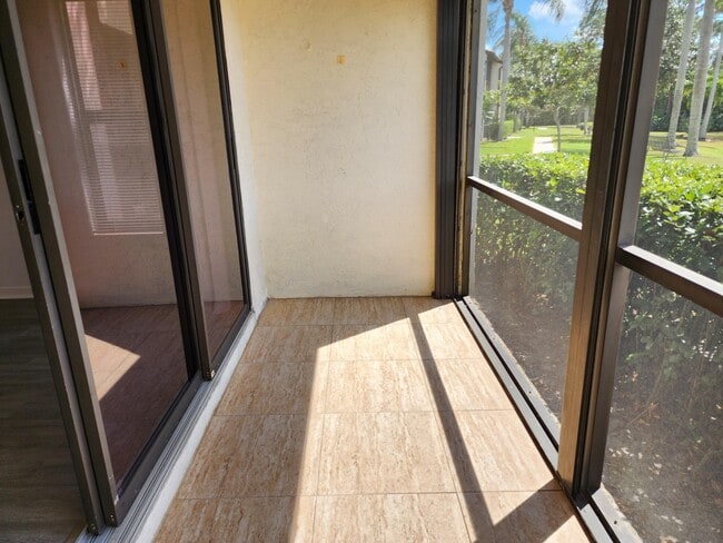 Building Photo - 1605 SW Silver Pine Way