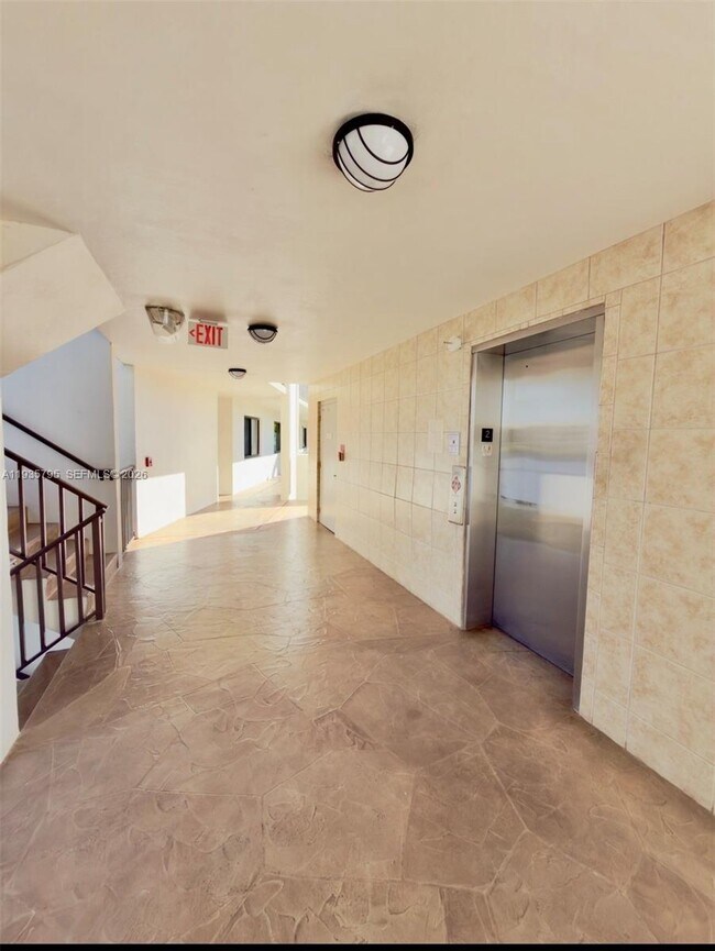 Building Photo - 10426 E Clairmont Cir