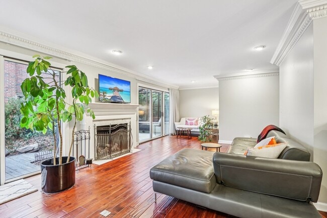 Building Photo - 19 Landmark St