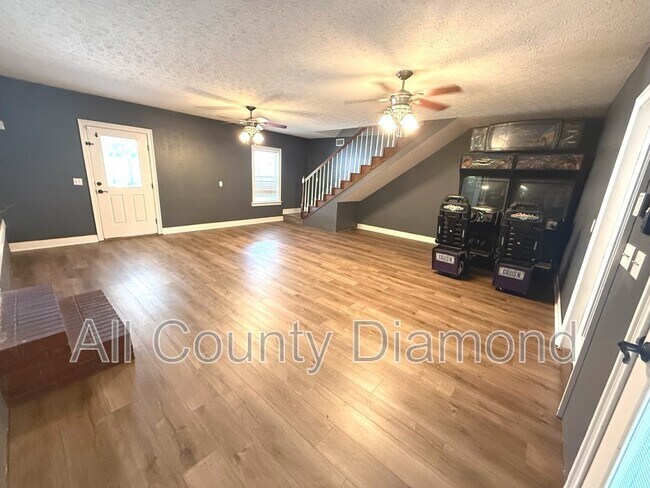 Building Photo - 12207 Lyndell Plantation Dr