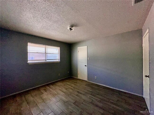 Building Photo - 9 E Sugarcane Dr