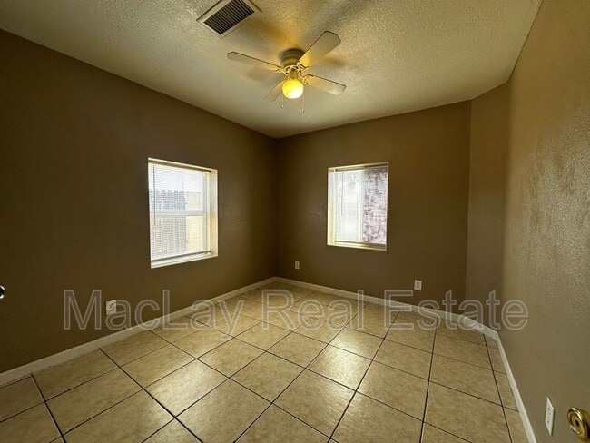 Building Photo - 513 W Pima St