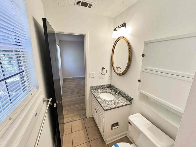 Building Photo - Fantastic 3 BR/ 2.5 BA Home in Kennesaw!